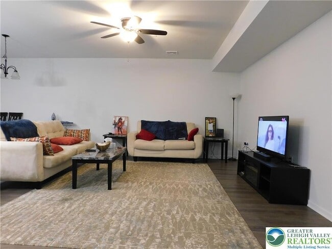 Photo - 1047 Cetronia Rd