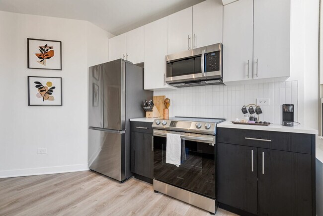 Photo - 45 E Chicago Ave Unit FL17-ID1029597P