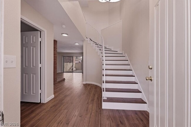 Photo - 2410 Pickwick Dr