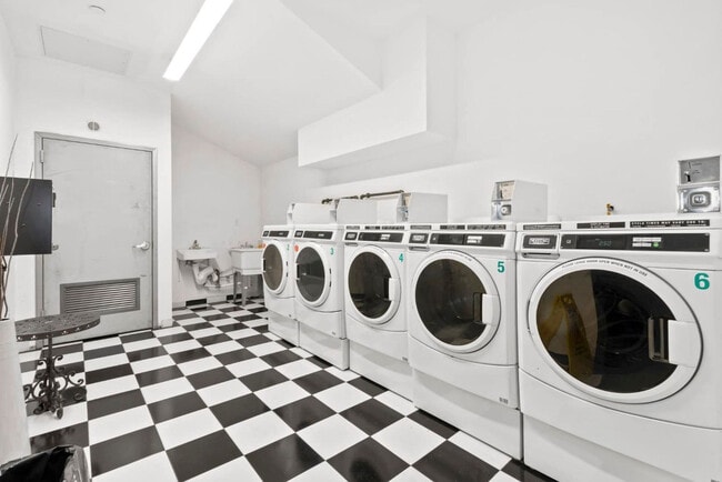 Photo - 517 W 45th St Unit ID1224960P