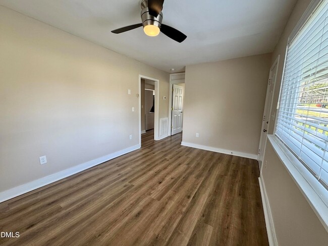 Photo - 52 Eastwood St