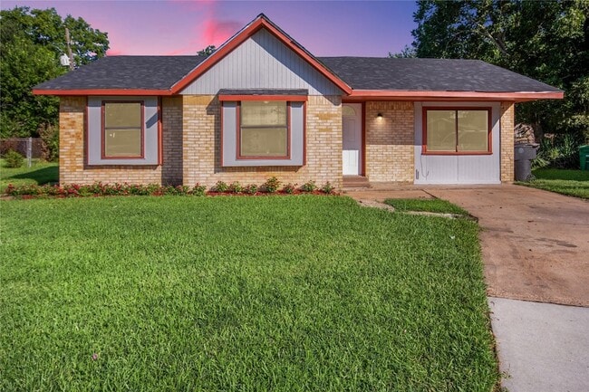 Building Photo - 10902 Mosscrest Dr