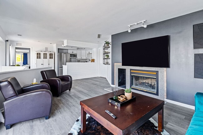 Photo - 301 S Front St Unit ID1354354P