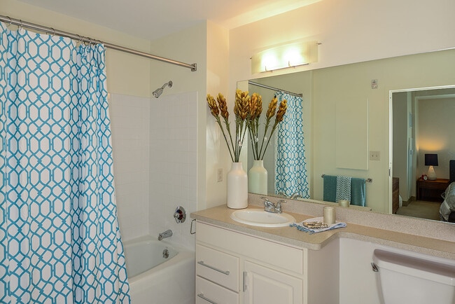 Bathroom - Hartford 21