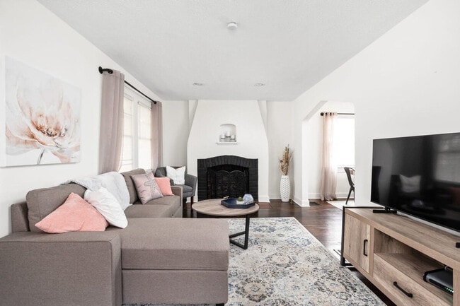 Building Photo - 6115 Ralston Ave Unit ID1303758P