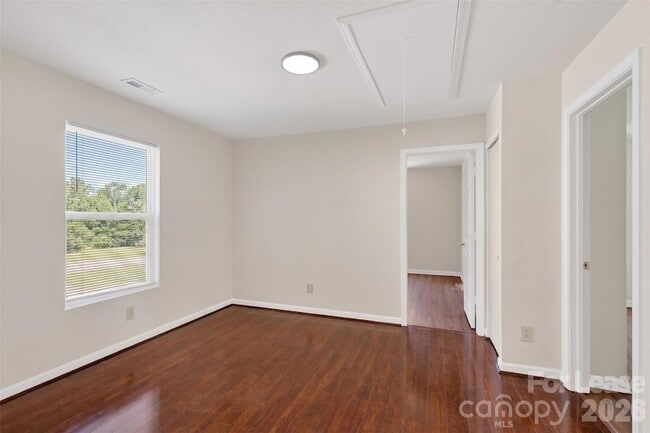 Photo - 458 Settlers Ridge Dr