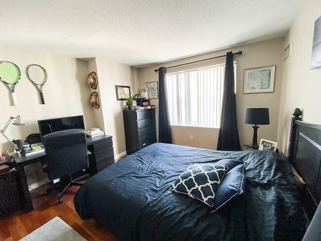 Photo - 10 Museum Way Unit 1526