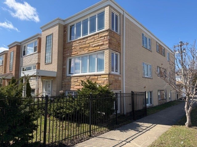 Photo - 5556 N Central Ave Unit 3
