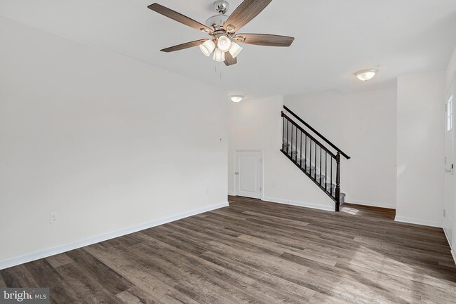 Photo - 230 Sienna Ln