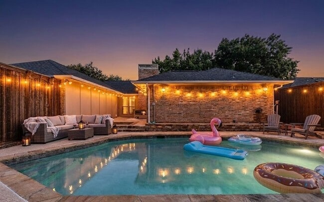 Building Photo - 803 Rush Creek Dr