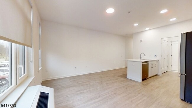 Photo - 1181 Morris Ave