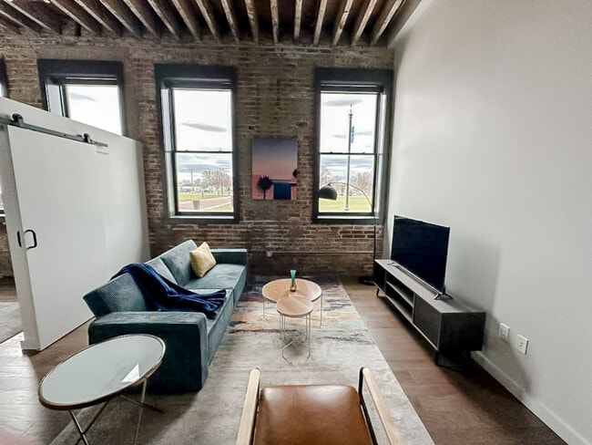 Photo - 403 W 4th St N Unit SI ID1534861P