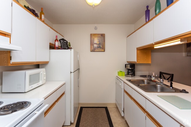 2BR, 1BA - 960 SF - Crosswait Estates Apartments