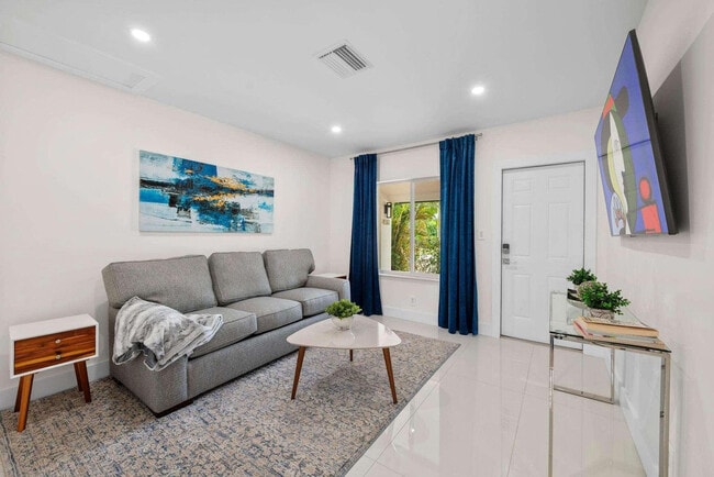 Building Photo - 44 N Federal Hwy Unit ID1017980P