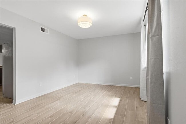 Photo - 6182 Milne Blvd