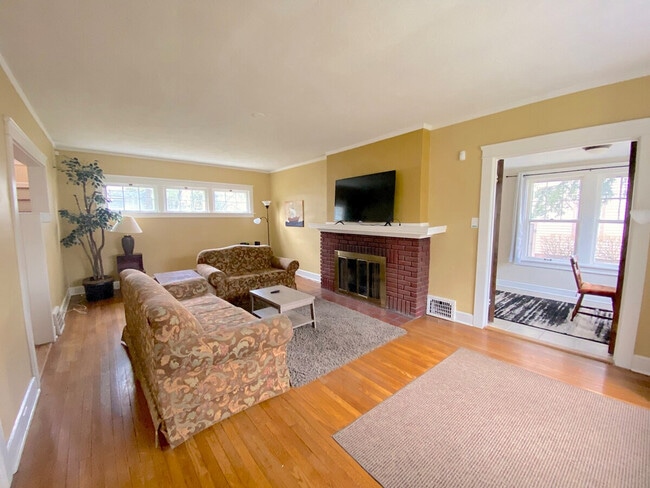 Photo - 1611 Maple Rd Unit ID1057692P