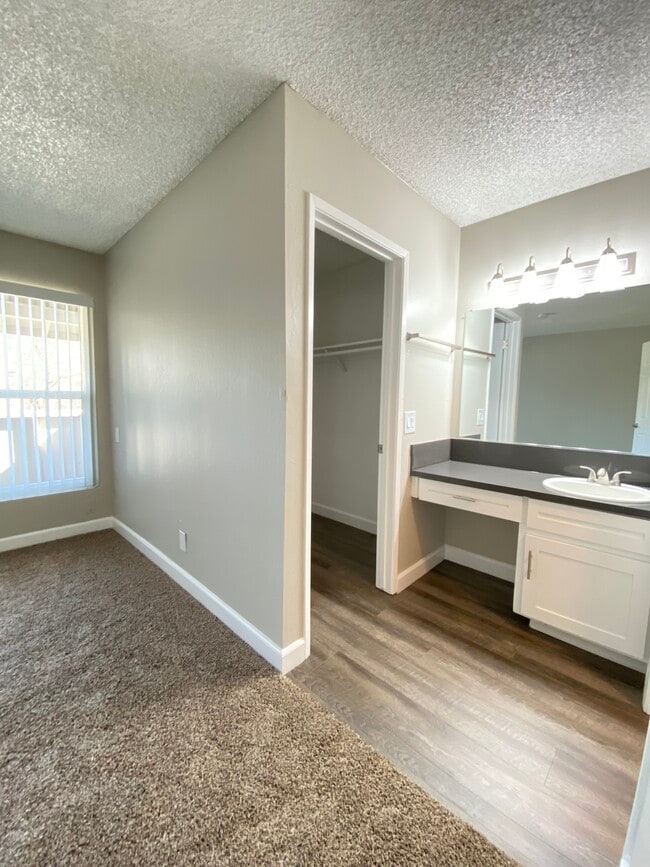 Photo - Oakpoint Apartments