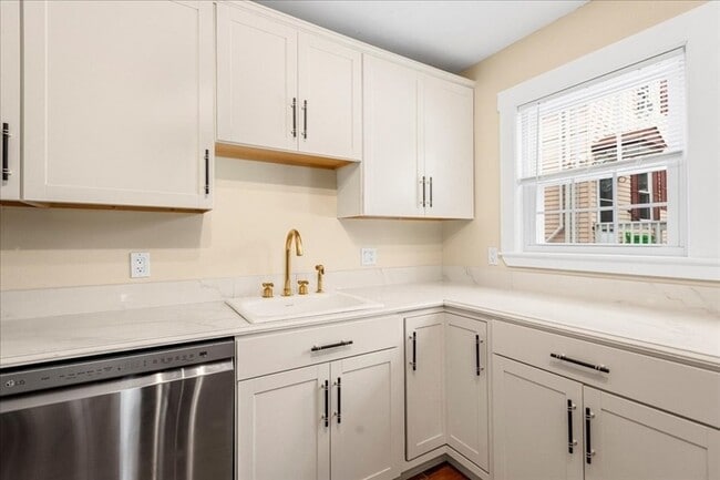 Photo - 51 Roslin St Unit 1