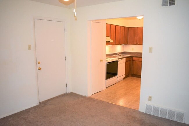 Photo - Chez Paree Apartments and Townhomes