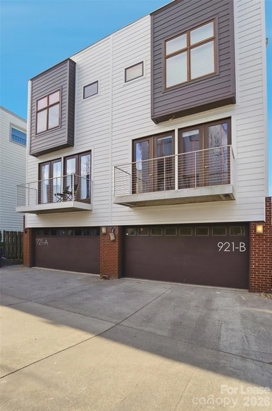 Photo - 921 Westbrook Dr