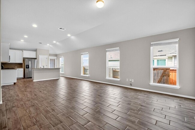 Photo - 128 Shugart St