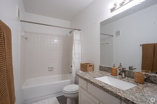 2BR, 2BA - 930SF - 7100 Almeda