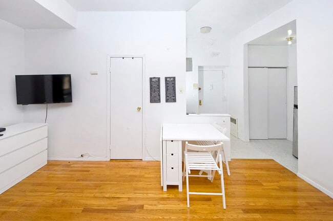 Building Photo - 215 B E 95th St Unit SI ID1032068P