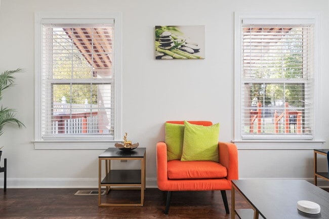 Photo - 742 N Sheffield Ave Unit ID1228636P