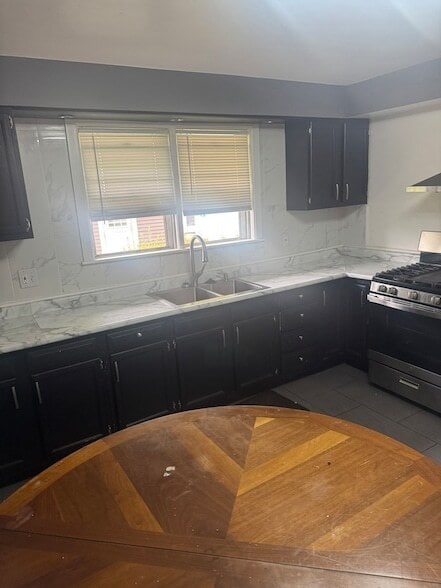 Photo - 208 Blackstone St