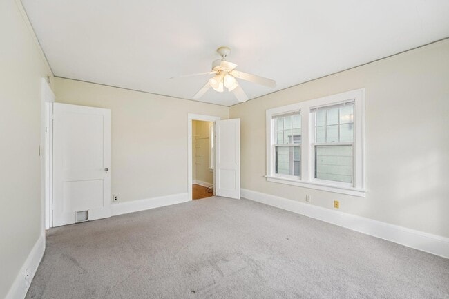 Photo - 661 Surrey Ave E