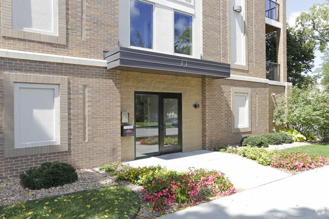 Photo - Richard Apartments