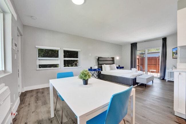 Building Photo - 3204 NE 9th St Unit SI ID1503962P