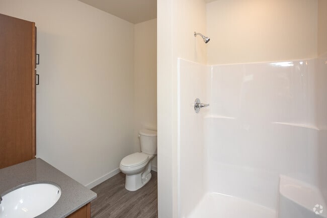 1BR, 1BA - 1,002SF - Bathroom - The Arch