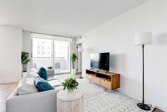 Photo - 1331 S Eads St Unit FL10-ID1024697P