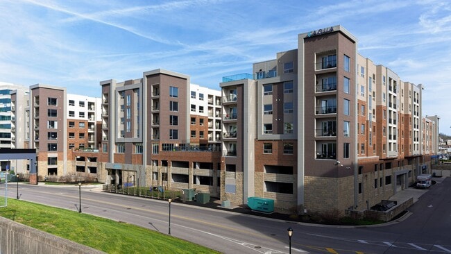 Building Photo - Aqua on the Levee