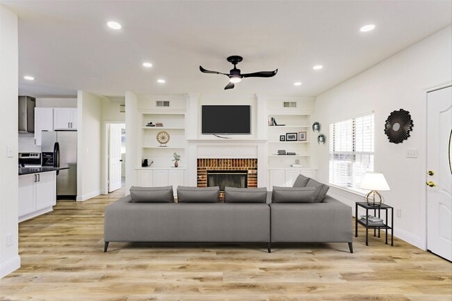 Photo - 1306 Lakeside Dr