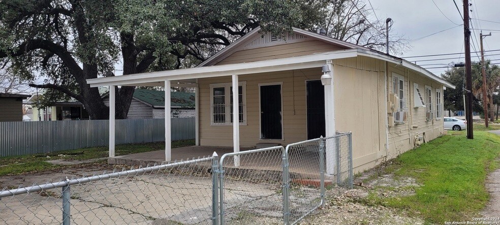 Photo - 2008 S Olive St