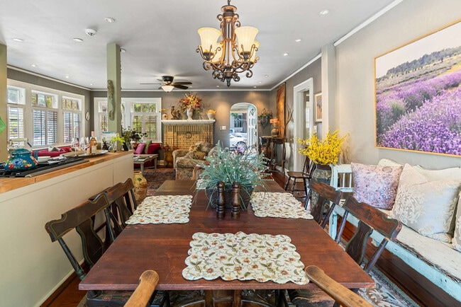 Building Photo - 1023 Crawford St Unit ID1225519P