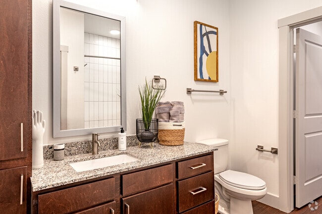 1BR, 1BA - 670SF - Bathroom - Valor at the Realm