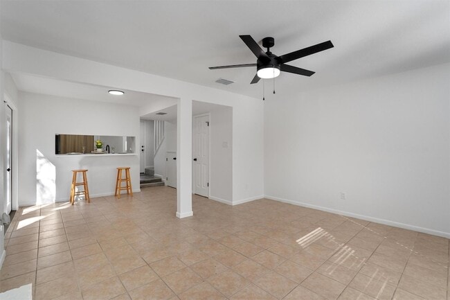 Photo - 6909 Woodhue Dr Unit B