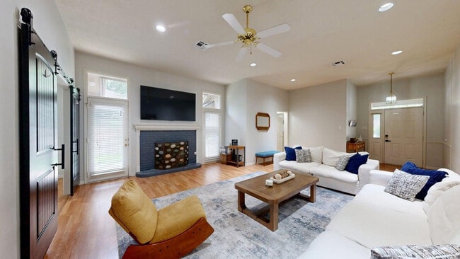 Photo - 701 Summerglen Dr Unit ID1328081P