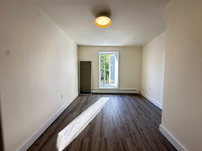 Photo - 101 Pioneer St