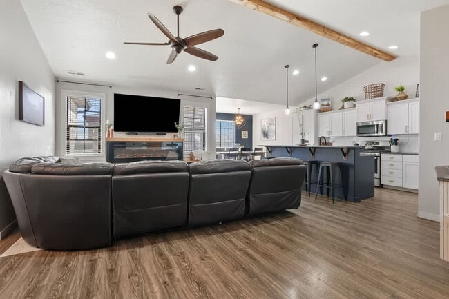 Building Photo - 304 Cliff Swallow Ave Unit SI ID1460924P