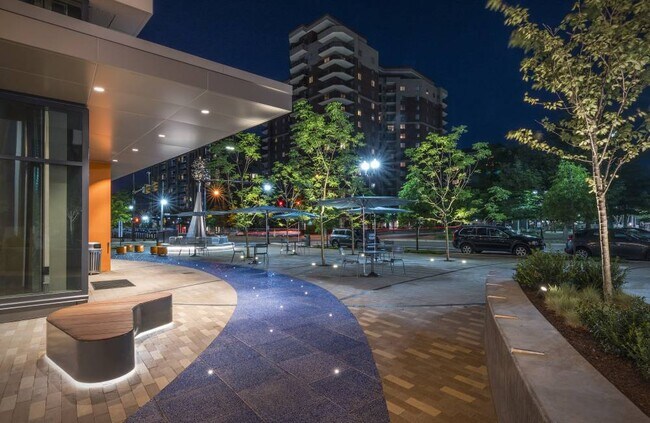 Building Photo - Latitude