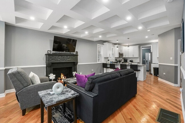 Photo - 8128 S King Dr Unit ID1298094P