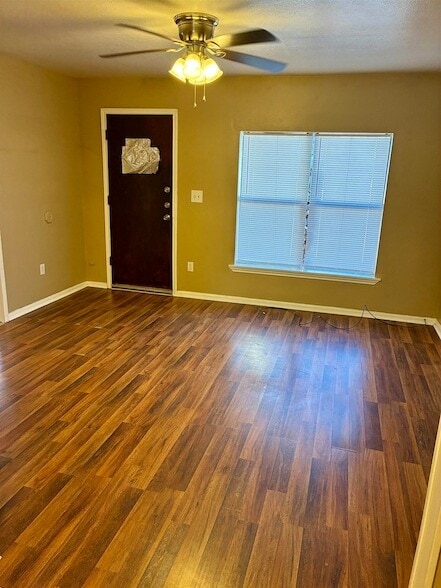 Photo - 800 Vanderveer