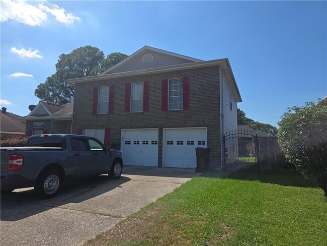 Building Photo - 1701 Rivertree Ct