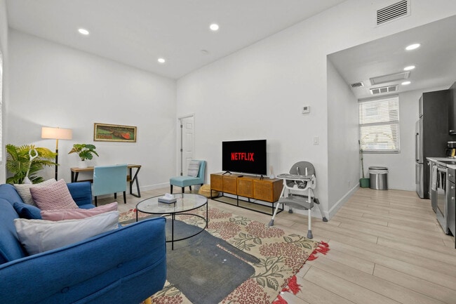 Photo - 1862 6th St Unit ID1287528P