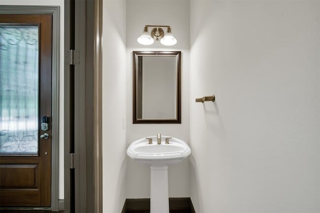 Photo - 111 Aventura Pl