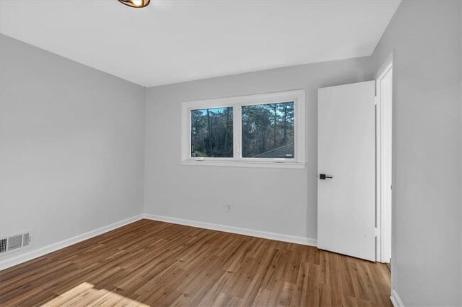 Photo - 2142 Cloverdale Dr SE